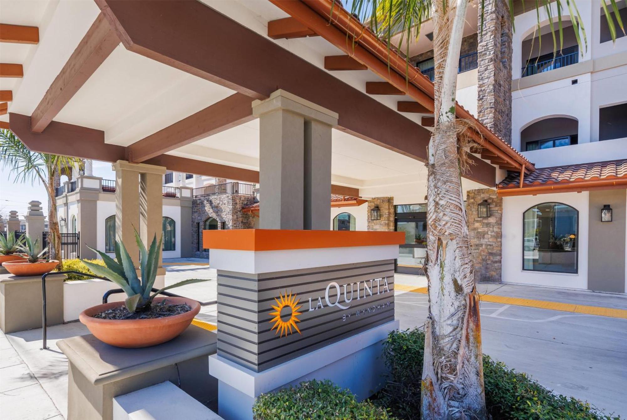 La Quinta Inn & Suites By Wyndham Santa Cruz Buitenkant foto